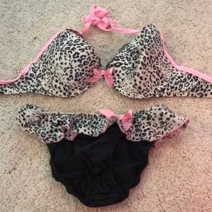 Black & white ruffled/ lt pink trim & bows-push-up underwire bra bikini